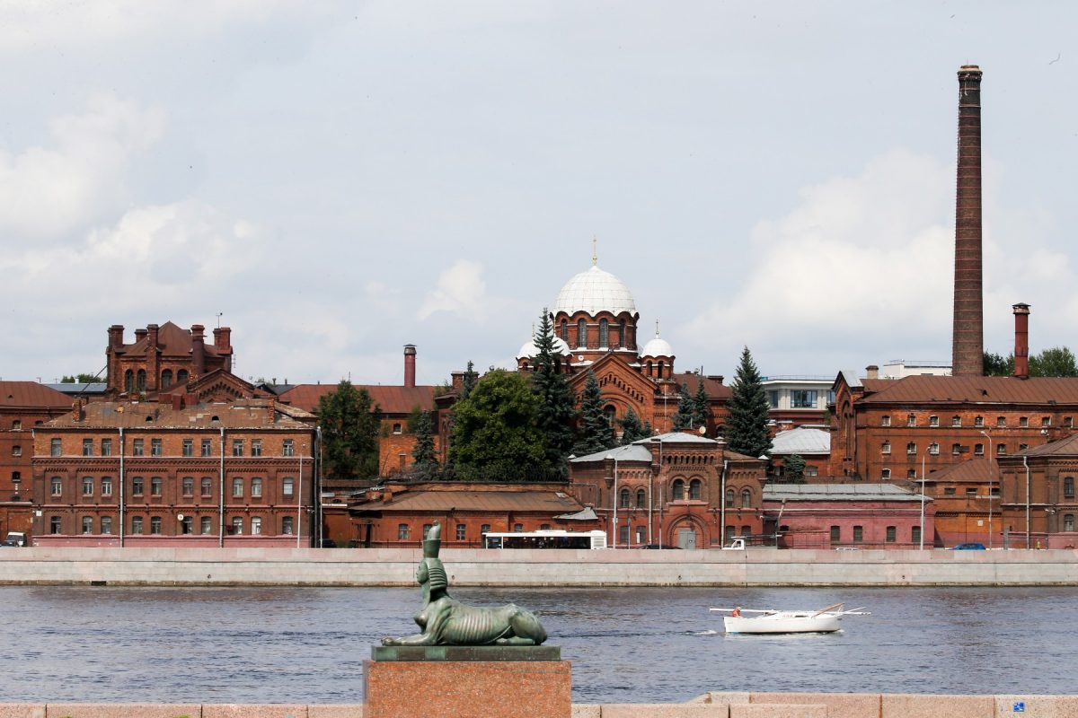 Кресты питер. Кресты со стороны Невы фото. St Petersburg Crosses Prison.