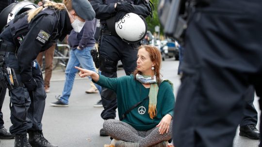 protest; žene