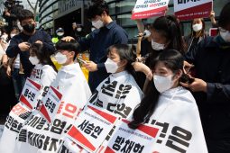 Studenti, šišanje do glave, protest, radioaktivna voda, Fukušima