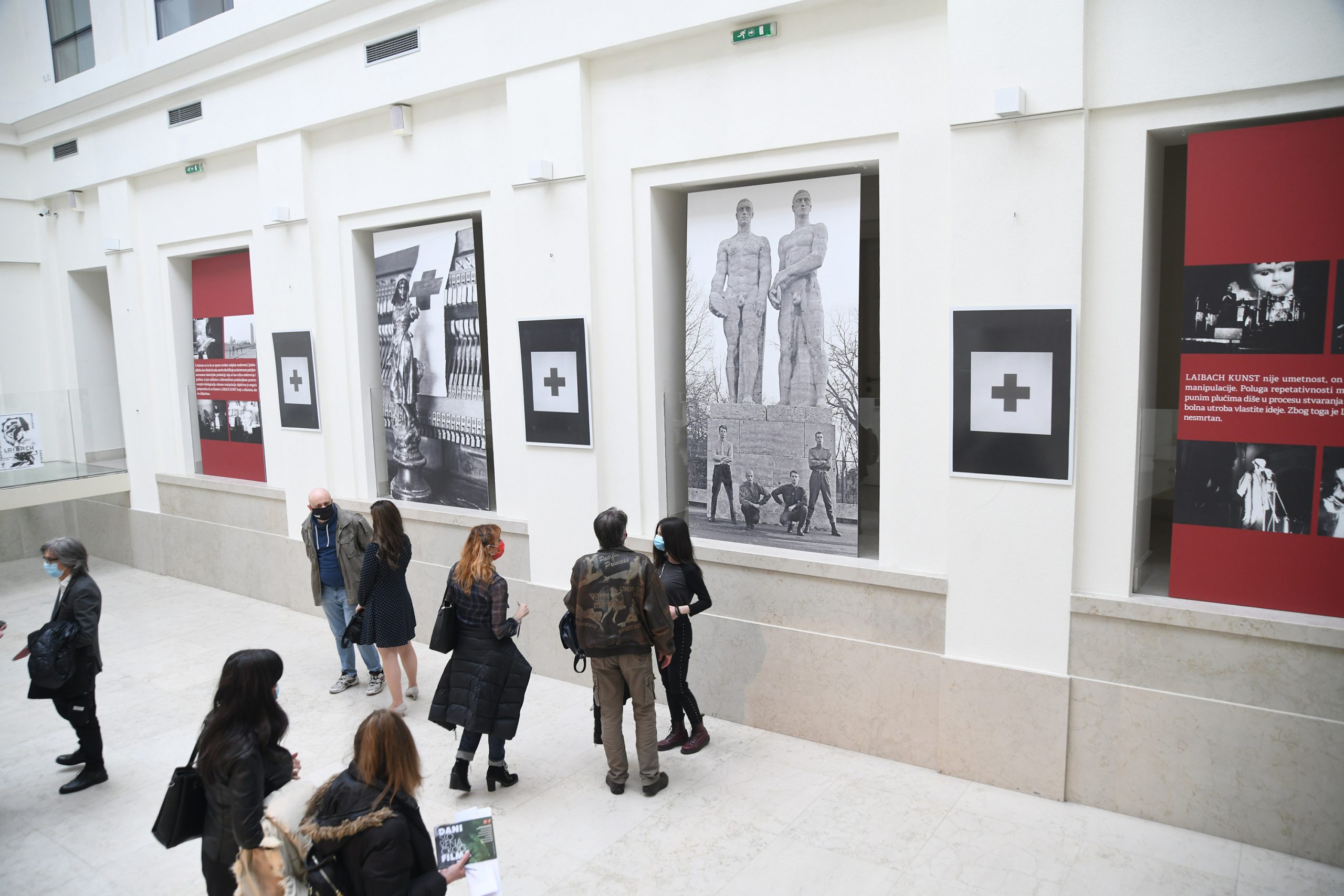 Izlozba fotografija iz knjige Laibach, 40 godina večnosti Teodora Lorencica