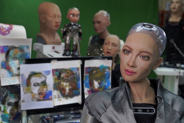 Sofija robot umetnica