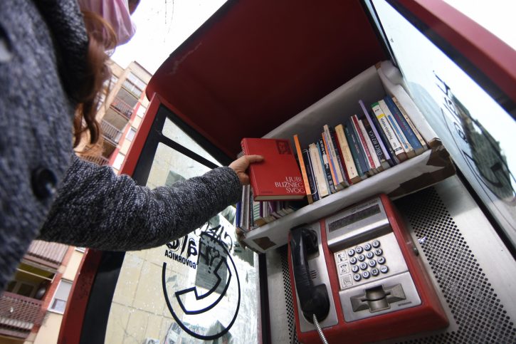 Biblioteka govornica u znak secanja na bombardovanje biblioteke u Beogradu