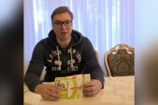 Aleksandar Vučić poklon penzioneri