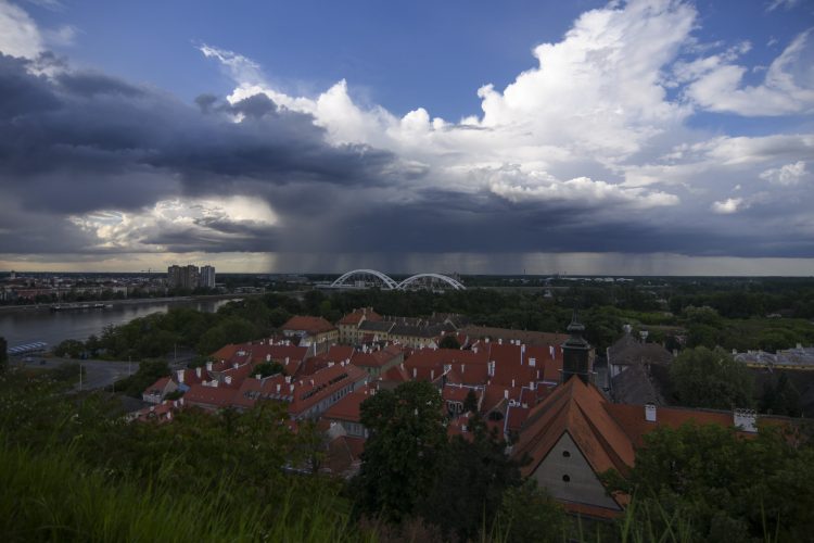 Novi Sad oblaci panorama