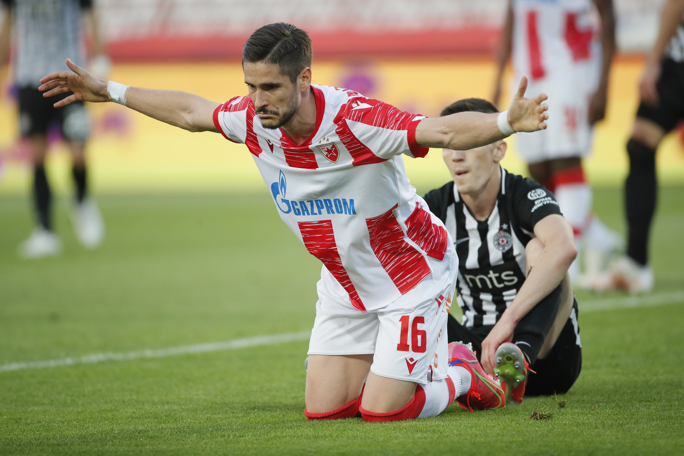Dijego Falčineli širi ruke nakon promašaja u finalu Kupa protiv Partizana