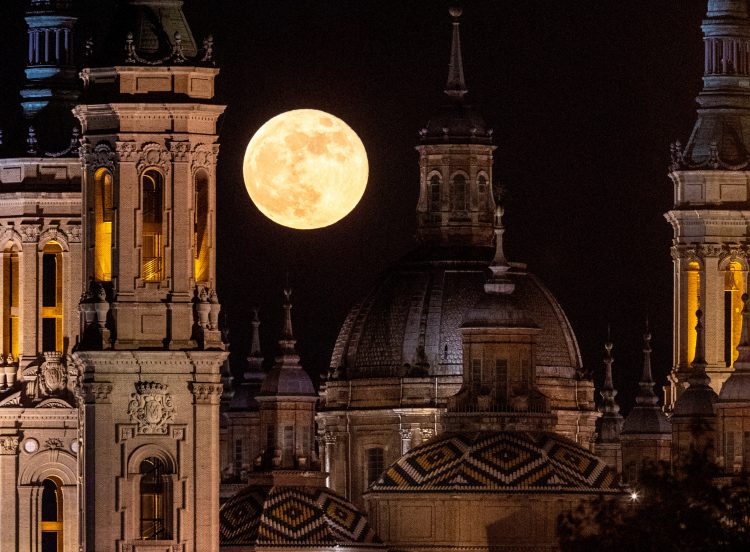 Super Mesec, pun mesec, Saragosa, Španija