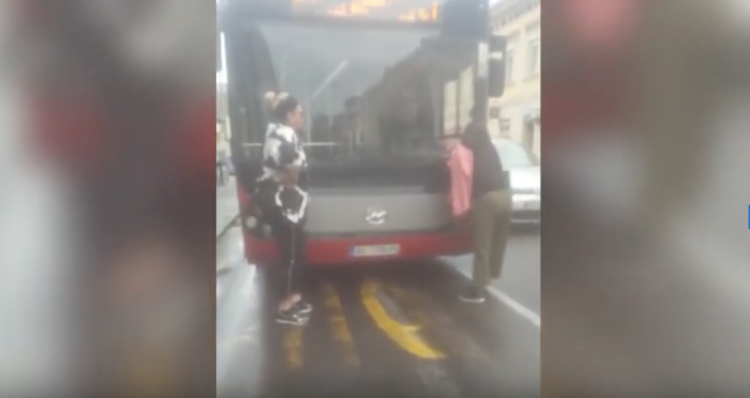 Žena zaustavila autobus u Zemunu