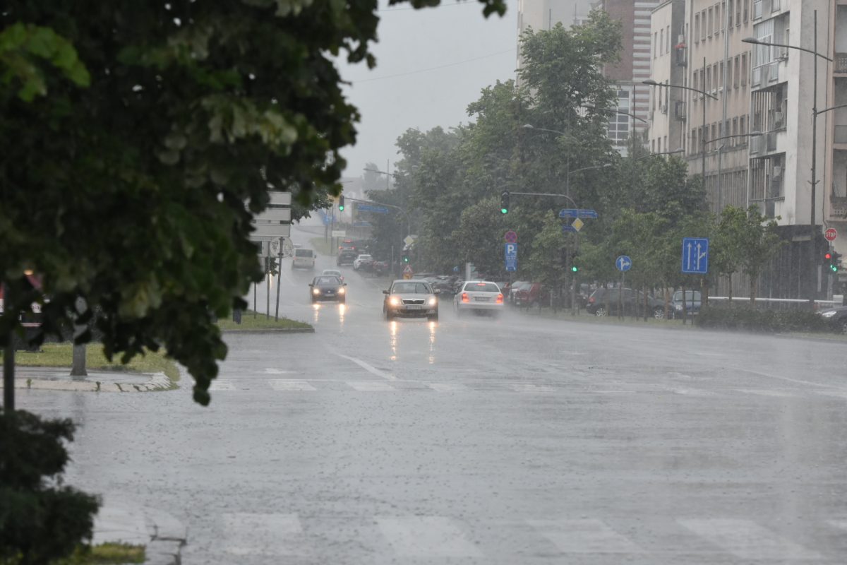 Jako Nevreme U Vojvodini: Novi Sad Pod Vodom, Deo Bačkog Petrovca Bez ...