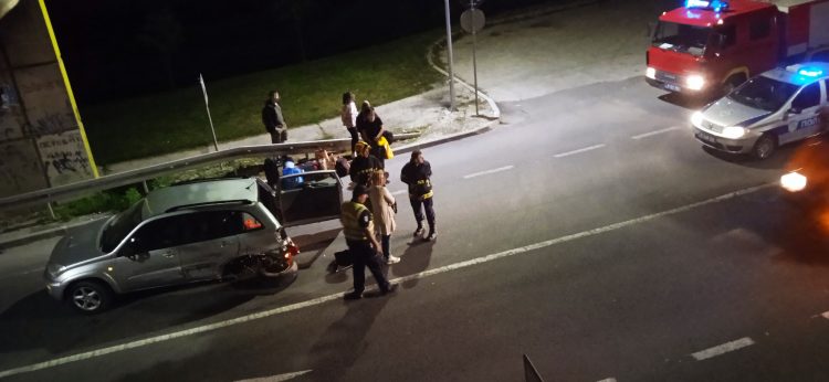 Užice, izlaz iz Užica ka Beogradu, saobraćajna nesreća, udes, policija, uviđaj, uvidjaj, vatrogasci, noć, mrak