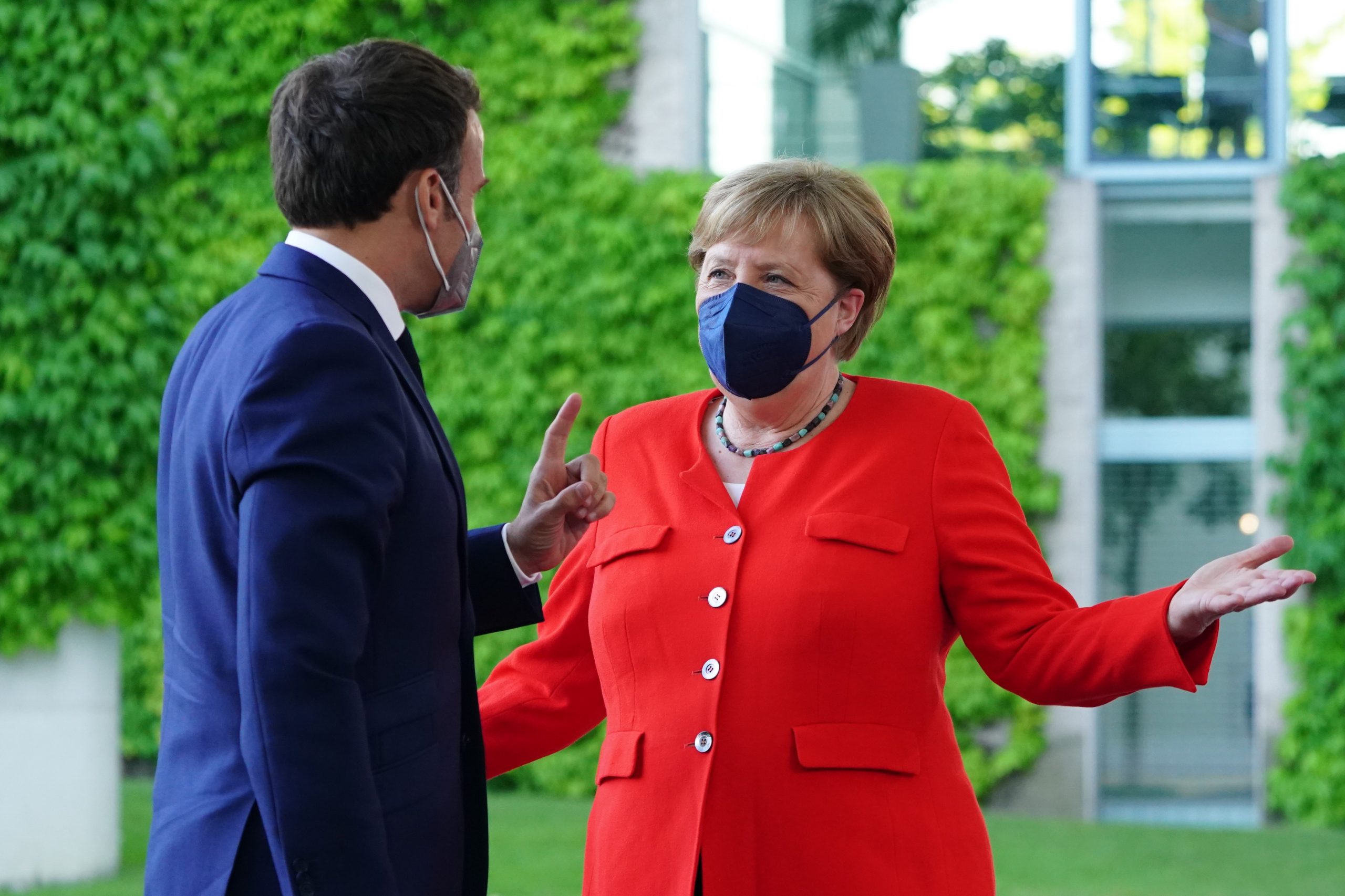 Emanuel Makron i Angela Merkel