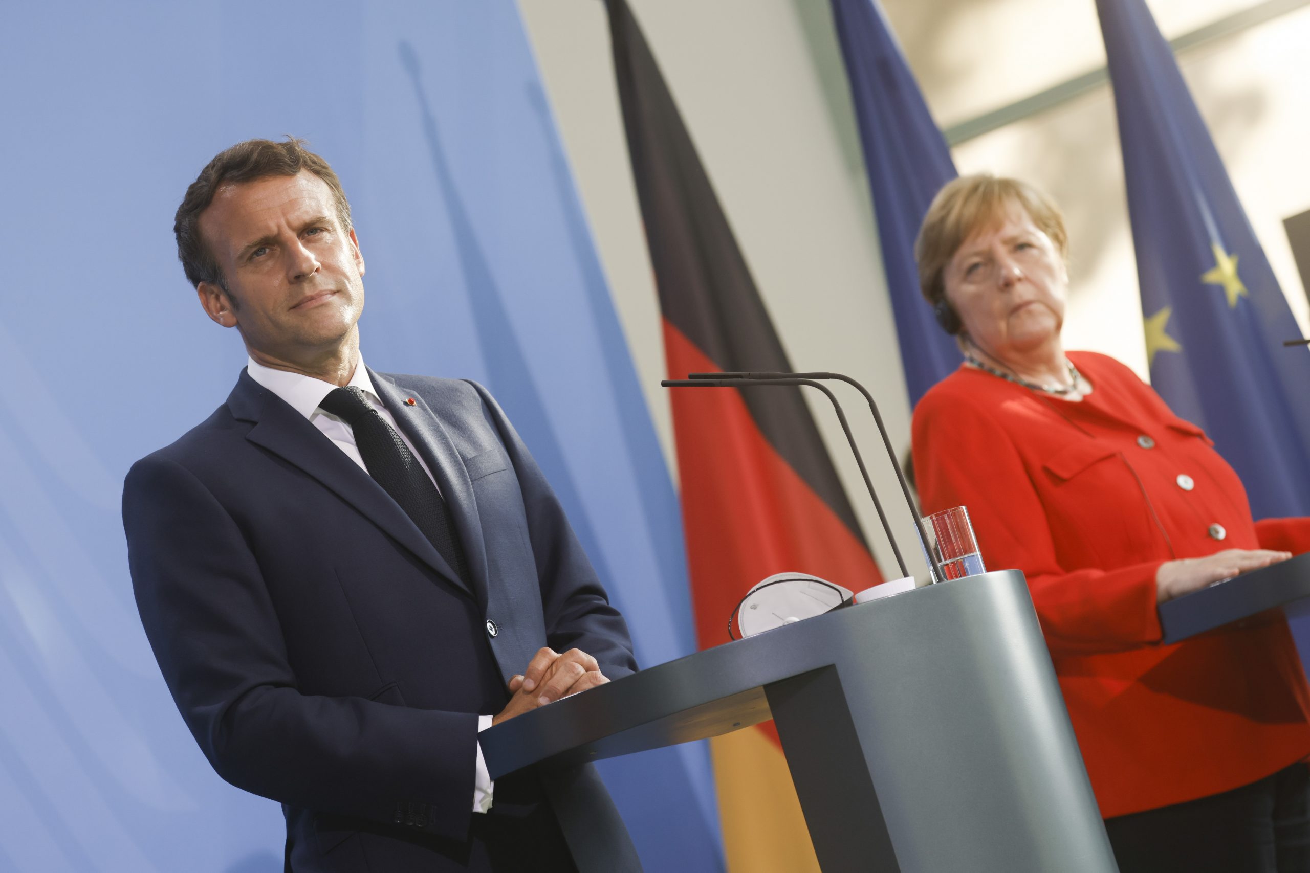 Emanuel Makron i Angela Merkel