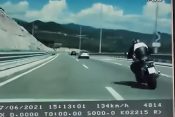 Motociklista autoput brza voznja