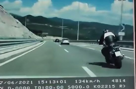 Motociklista autoput brza voznja