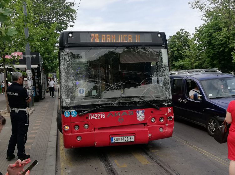 Saobracajna nezgoda udes nesreca gradski autobus gsp