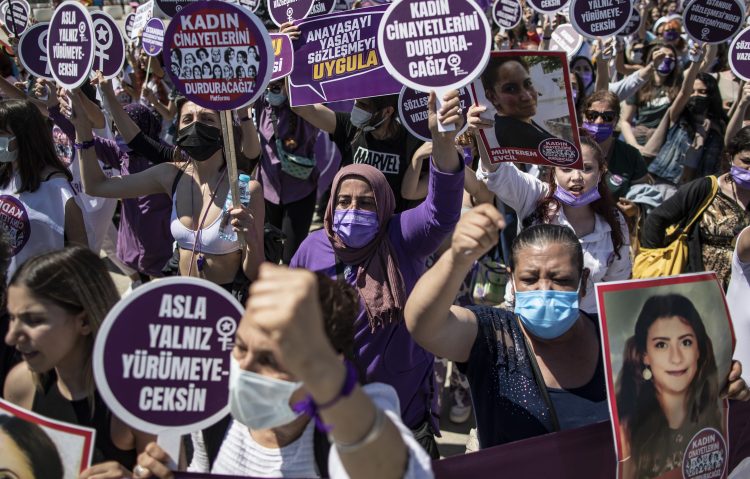 Istanbul, protest, Turska, Konvencija Saveta Evrope o sprečavanju i borbe protiv nasilja nad ženama