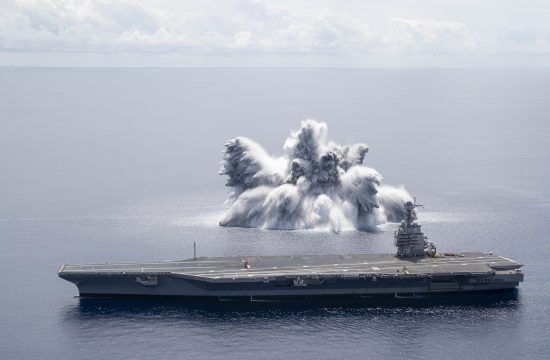 Ratna mornarica SAD detonirala bombu od 18 tona bomba US Navy