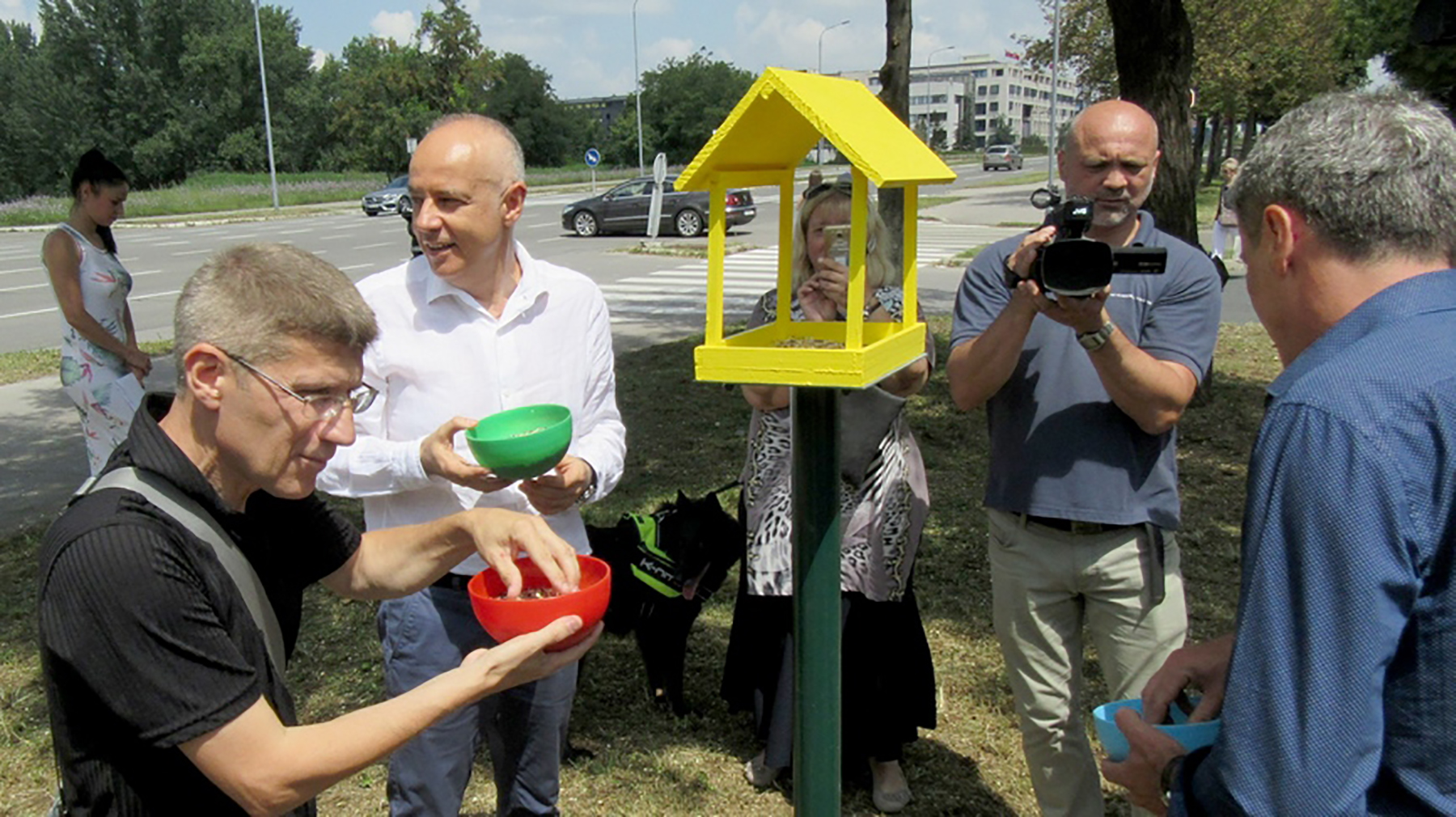 Zoran Radojicic otvara kucice za pticice