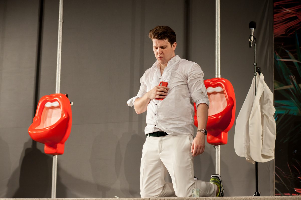 Pozorišna kritika piše A. Glovacki Biti mačo u Srbiji