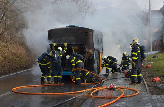 Zapaljen autobus, vatrogasci, nesreće, ilustracija