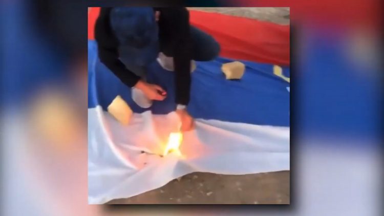 Paljenje srspske zastave