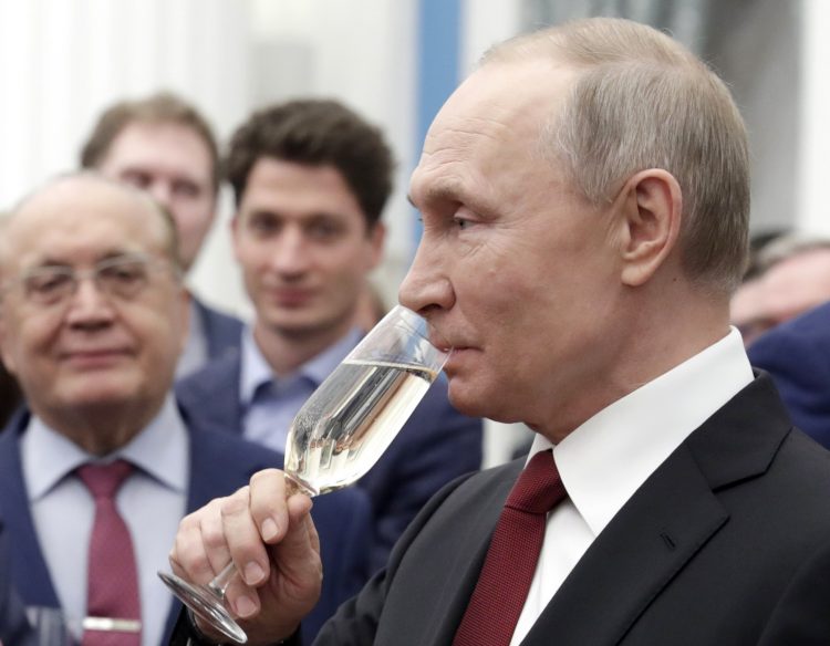 Vladimir Putin, šampanjac