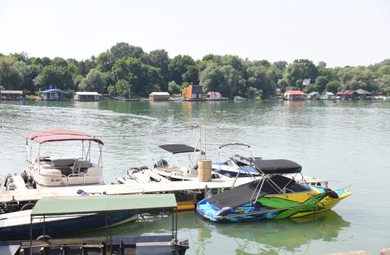 Reka Sava, potraga za mladićem, ronioci, hronika, utapanje, mladić upao u reku, davljenje