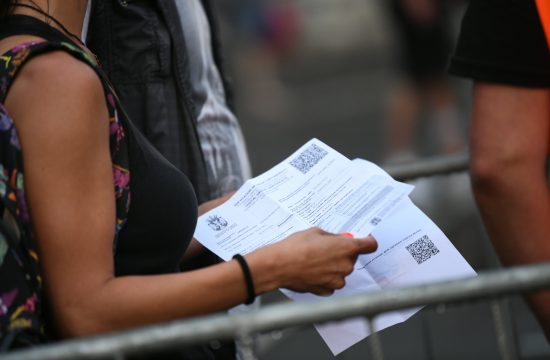 Koncert grupe Bajaga i instruktori na stadionu Tašmajdan, potvrda o vakcinaciji