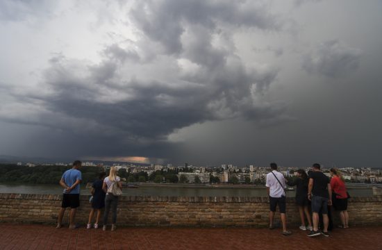 Novi Sad, Nevreme, kiša, oluja, crno nebo, letnja kiša, letnji pljusak