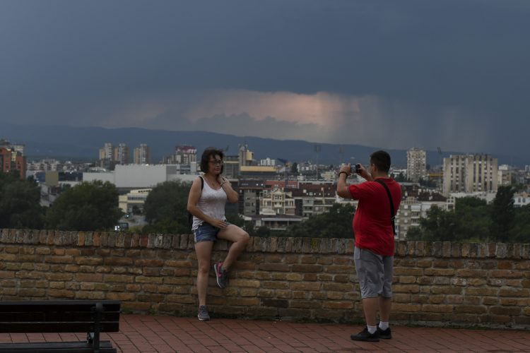Novi Sad, Nevreme, kiša, oluja, crno nebo, letnja kiša, letnji pljusak
