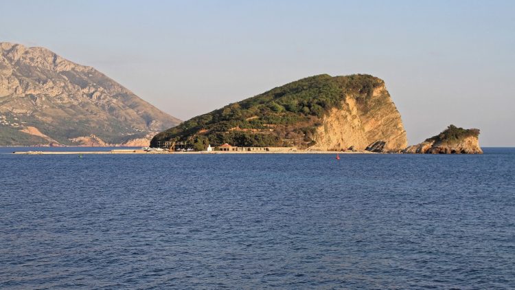 Ostrvo Sveti Nikola u Crnoj Gori Crna Gora