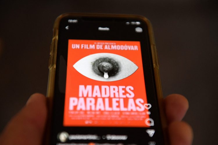 Pedro Almodovar, Madres paralelas, film