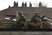 Americki vojnici ispred ambasade u Kabulu