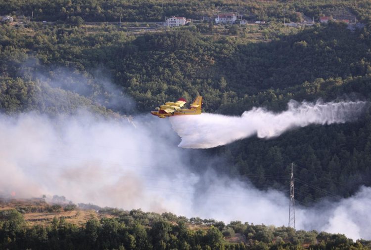 Kostanje, Omiš, požara, gašenje, kanader