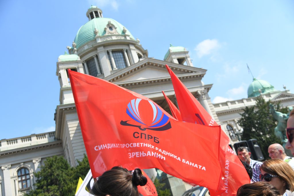 Protest prosvetnih radnika ispred Skupštine Srbije