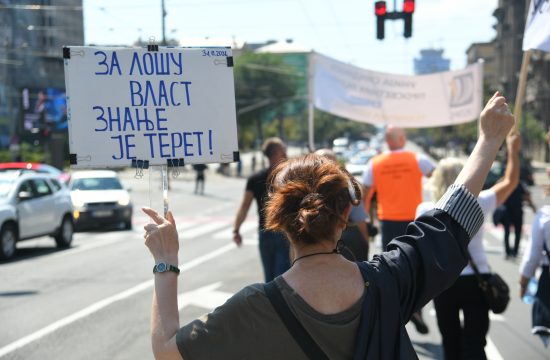 Protest prosvetnih radnika ispred Skupstine Srbije