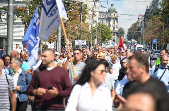 Protest prosvetnih radnika ispred Skupstine Srbije