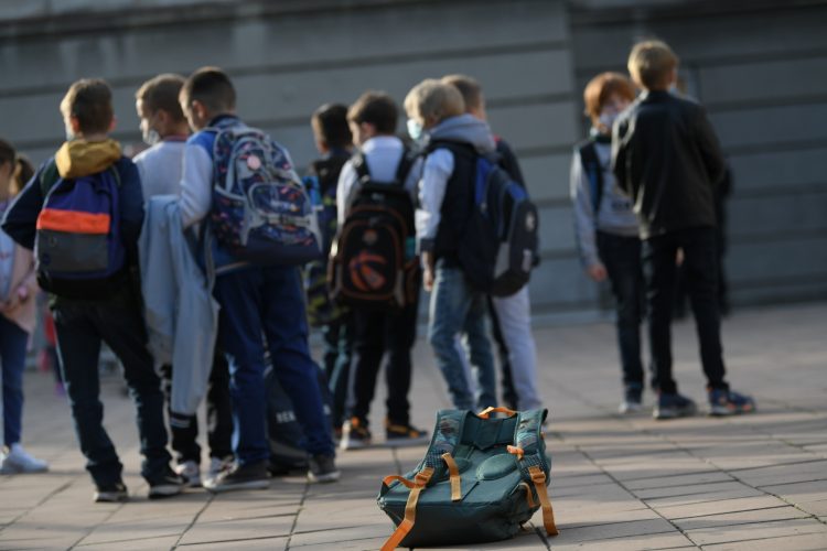 Polazak skola djaci ucenici osnovci