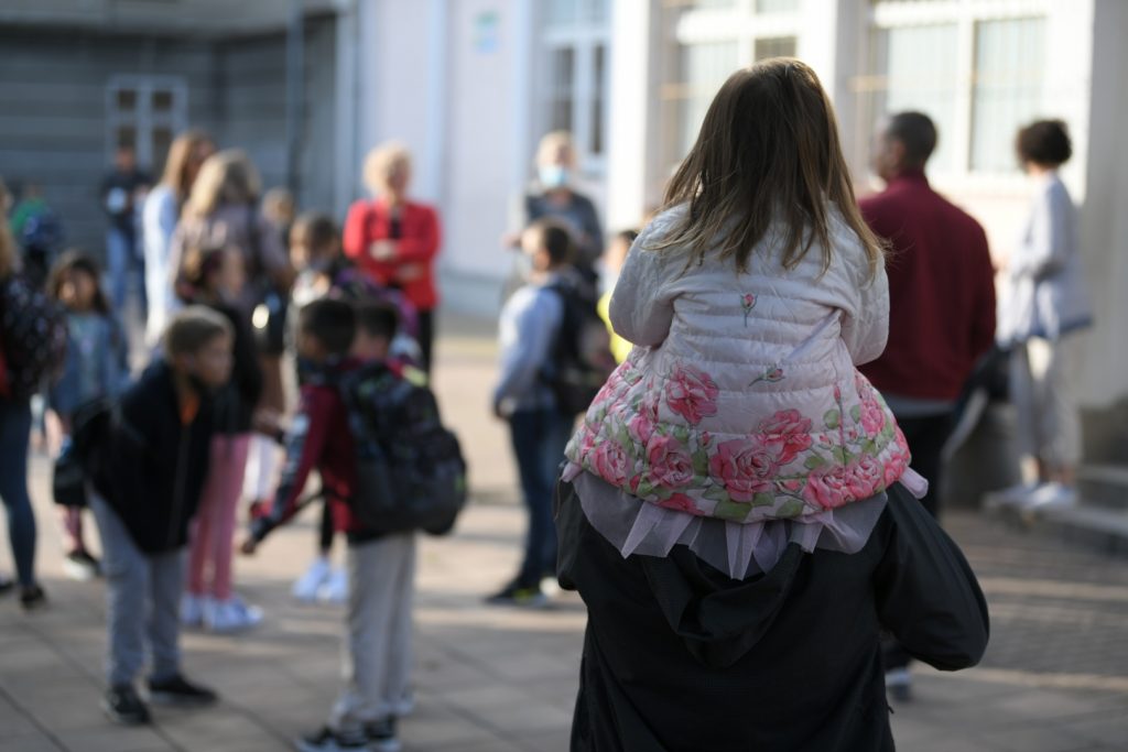 Polazak skola djaci ucenici osnovci