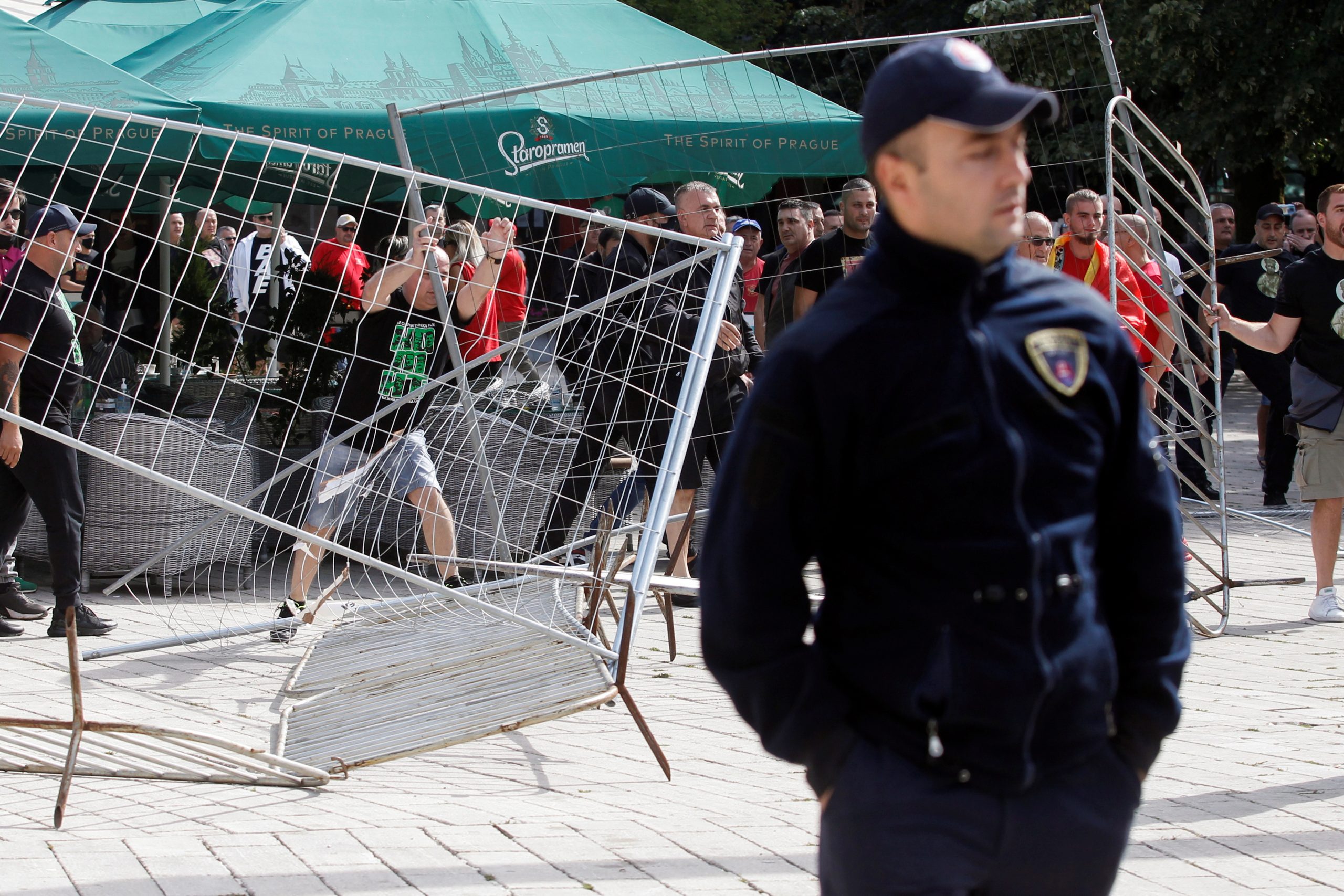 Cetinje, Crna Gora, protest, policija, ograda, Joanikije