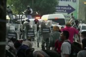 Tuča migranta i policije u Meksiku