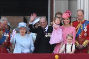 Kraljica Elizabeta sa porodicom