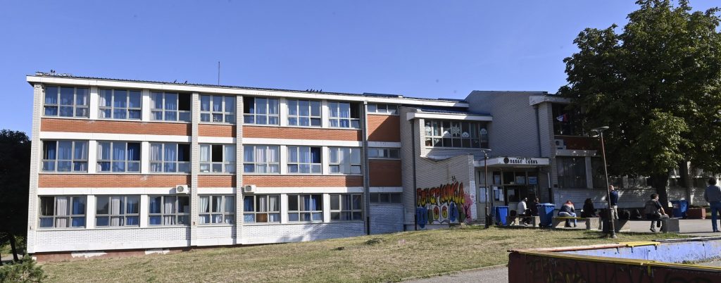 Goran Vesić, podelio tablete učenicima Osnovne škole Pavle Savić u Mirijevu, Mirijevo, Osnovna škola Pavle Savić, OŠ Pavle Savić