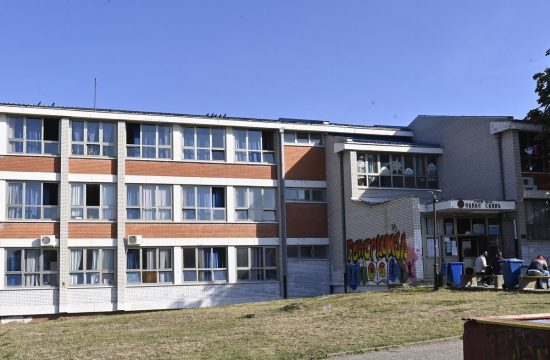 Goran Vesić, podelio tablete učenicima Osnovne škole Pavle Savić u Mirijevu, Mirijevo, Osnovna škola Pavle Savić, OŠ Pavle Savić