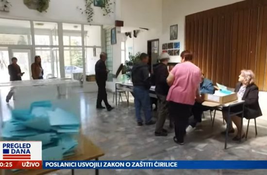 Urušavanje slobode, Sve teži život za demokratiju u Srbiji, prilog, emisija Pregled dana Newsmax Adria