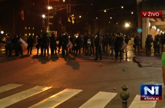 Slovenija, Ljubljana, protest, policija, suzavac