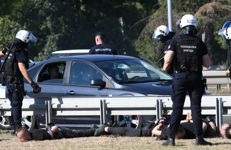 Policija, hapšenje, autoput, auto-put, Geneks kula, akcija policije