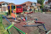 Zemun nesreća autobus u dečijem igralištu