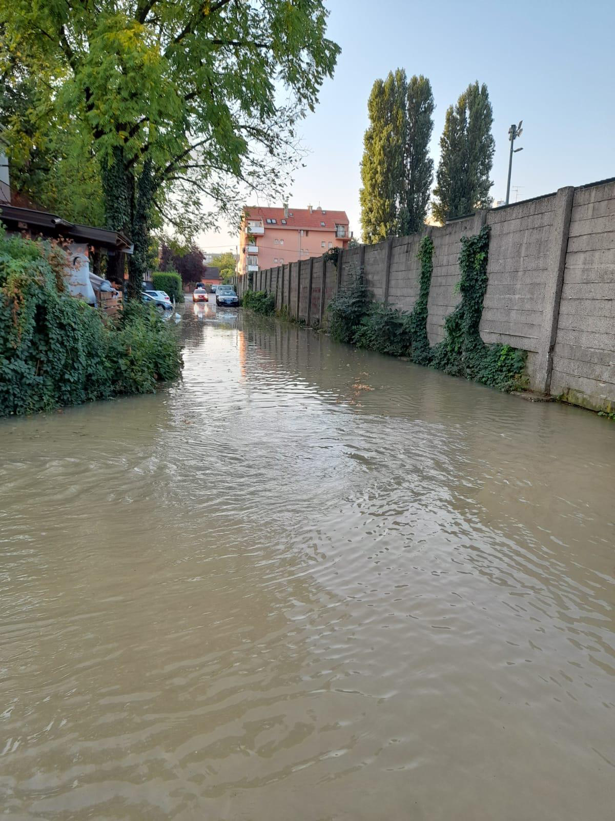 Zagreb, Hrvatska, poplava, pucanje cevi, pukla cev