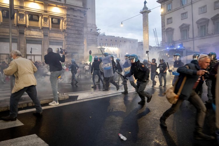 Rim, Italija, protest, kovid propusnice, koronavirus