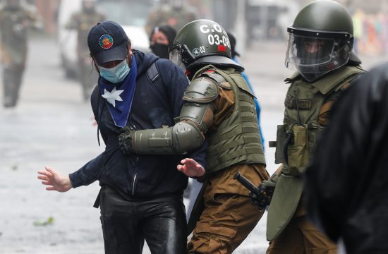 Čile protest policija